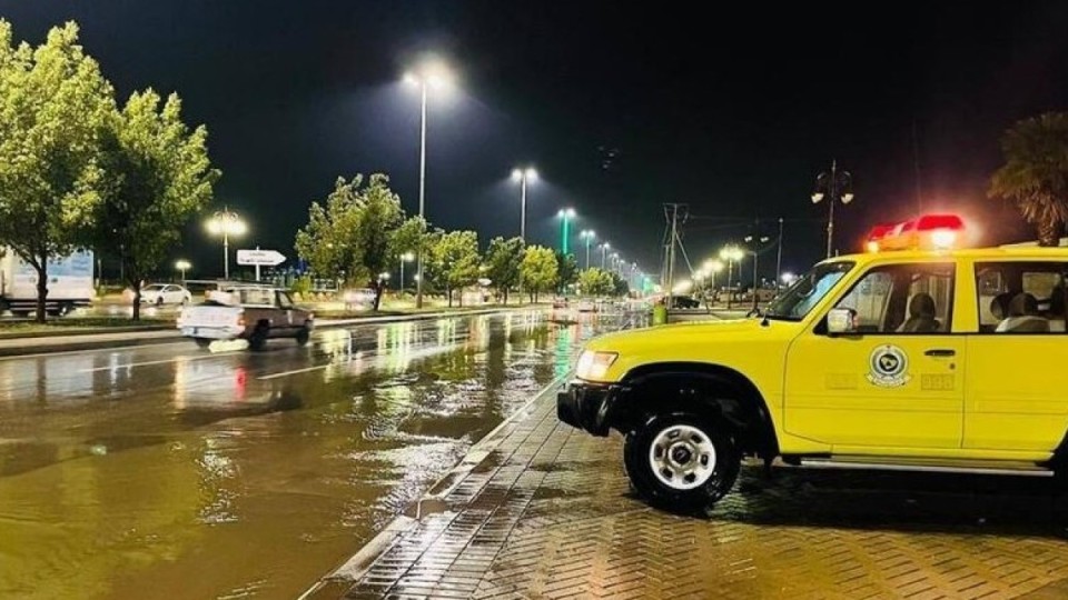 Сауд Арабиясында нөсер мен су тасқынына байланысты сабақ тоқтатылды