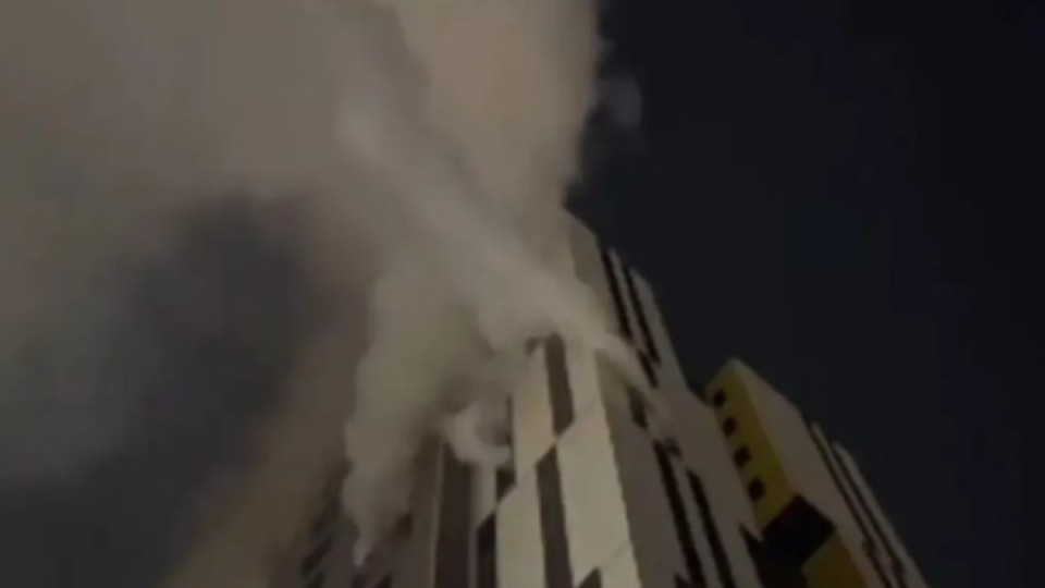 Үш адамның өмірін жалмаған өрт: құтқарушыларға кедергі келтірген жүргізуші жауапқа тартылды