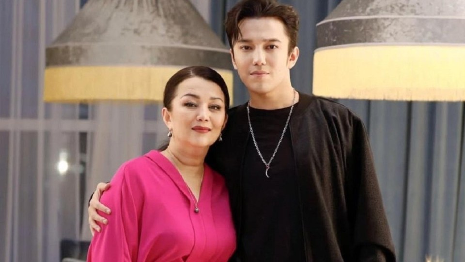 "Адал жар болса деп тілеймін": Димаш Құдайбергеннің анасы ұлының қашан үйленетінін айтты (ВИДЕО)