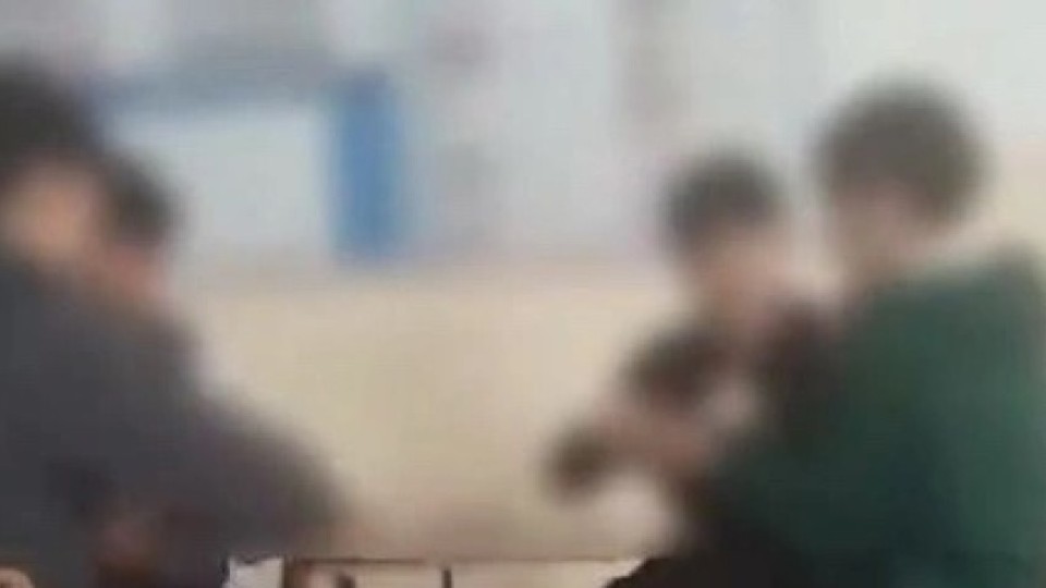 Оқушылар мектепте карта ойнаған: Түркістан облысында директор мен мұғалімдер жұмыстан босатылды