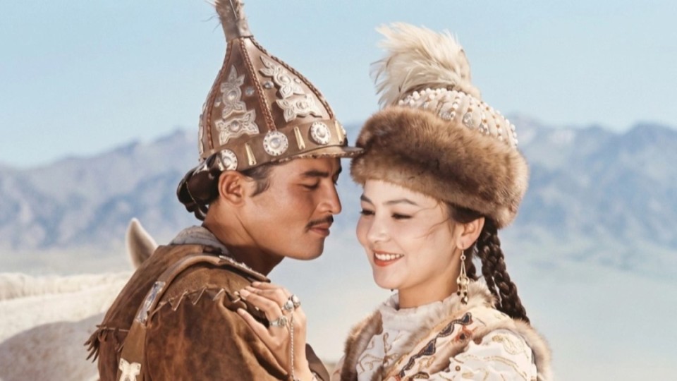 "Қыз Жібек" фильмінде Өтекешова киген қамзолды Баян Алагөзова қалай алған?