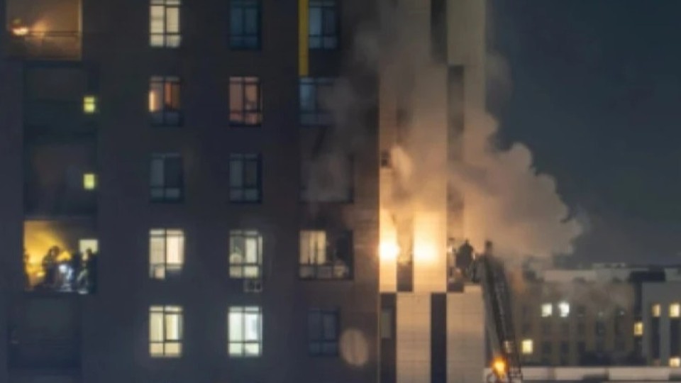 Астанада өрт кезінде үш баласынан айырылған әйел есін жиды