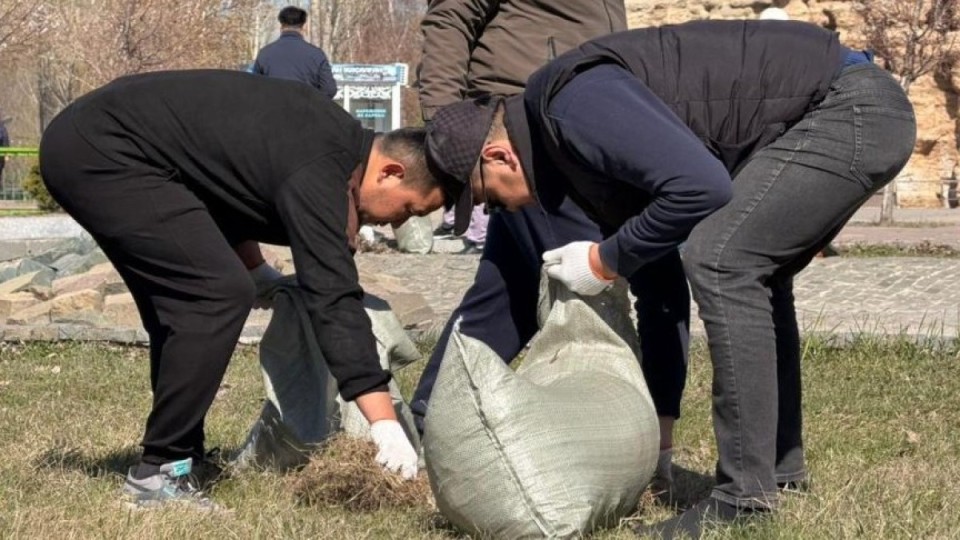 "Таза Қазақстан": Астанада бір күнде 100 тоннадан қоқыс жиналды