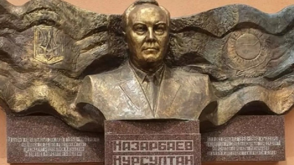 Украина Назарбаевқа орнатқан ескерткішті бұзбайтын болды