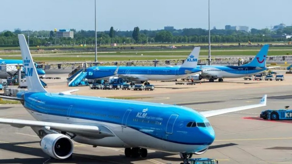 Әлем бойынша жанармай тапшылығы әуе рейстеріне соққы берді