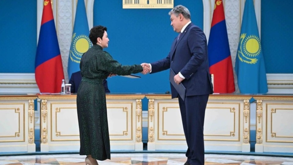 Қазақстан мен Моңғолия арасында 13 құжатқа қол қойылды