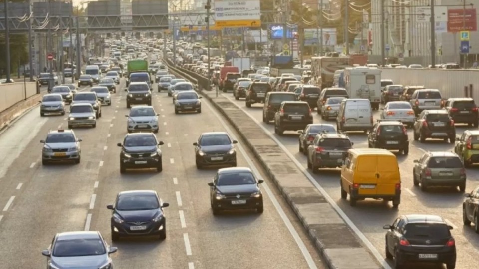 Ақтөбеде шетелдік жүргізуші жарты миллион теңгеге жуық айыппұл арқалады