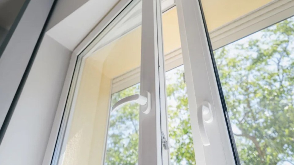 Астанада терезеден құлаған бала көз жұмды