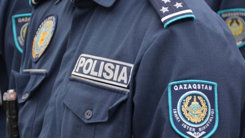 Рудныйда үш полиция қызметкері пара күдігімен ұсталды