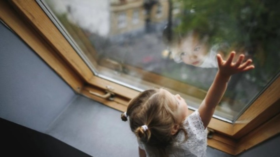 Терезені ашық қалдырған ата-аналарға айыппұл салынады