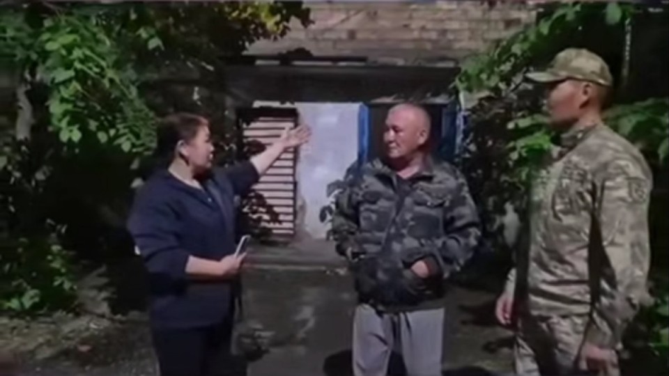 Алматы облысында пәтер өрті: құтқарушылар 5 газ баллонын алып шықты