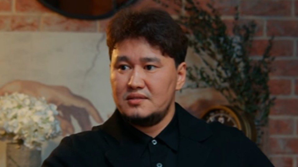 "Екі жыл бойы ел алдына шыға алмадым": Жахан Отарғалиев елден жасырған құпия шындығын ашты (ВИДЕО)