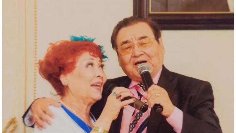 "Адам өледі, ажал қалады": Ескендір Хасанғалиевтің ұлы әкесі жайлы әсерлі жазба жариялады (ФОТО)