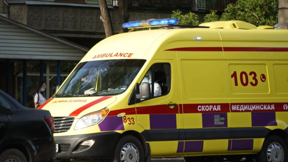 Таразда мектеп аумағында жасөспірім биіктен құлап кетті