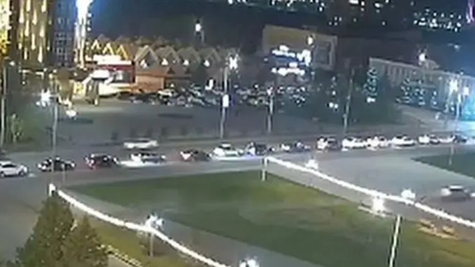 Семейде мас күйде көлік жүргізген тұрғын Абай кітапханасырның ғимаратына соғылды