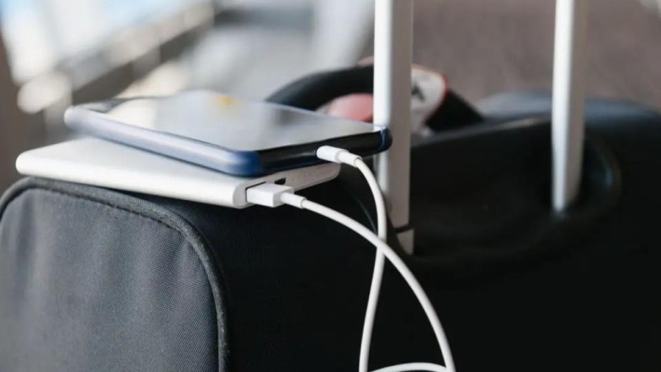 FlyArystan жолаушыларға әуеде power bank қолдануына қатысты ережесін қайта өзгертті