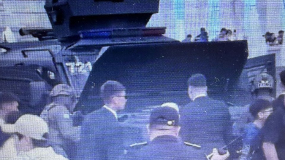 Астанадағы концертте балалардың бірі апаттық батырманы кездейсоқ басып жіберген