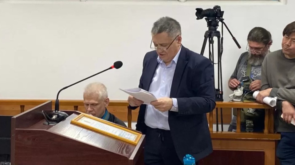 Прокурор қоғам белсендісі Оразалы Ержановқа 4 жыл шартты жаза сұрады