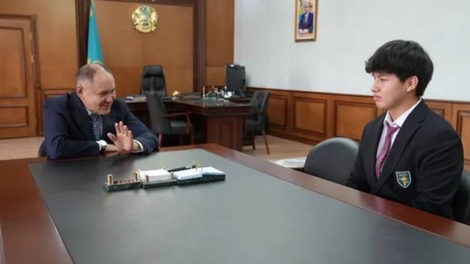 Түркістанда Әзербайжан туына құрмет көрсеткен оқушы марапатталды