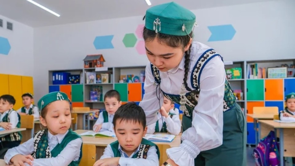 Сенат мұғалімді артық жүктемеден босататын заңды мақұлдады