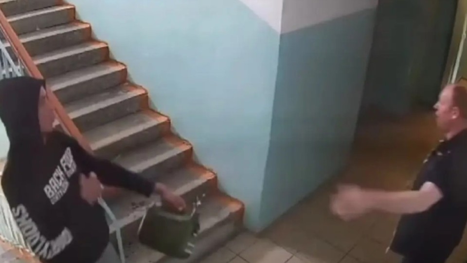Павлодар тұрғыны подъезге бензин шашып, көпқабатты үйді өртемек болды