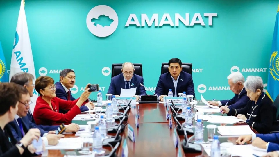 Amanat пен «Әділет» бірігуі мүмкін: Мәселе саяси кеңес отырысында талқыланды