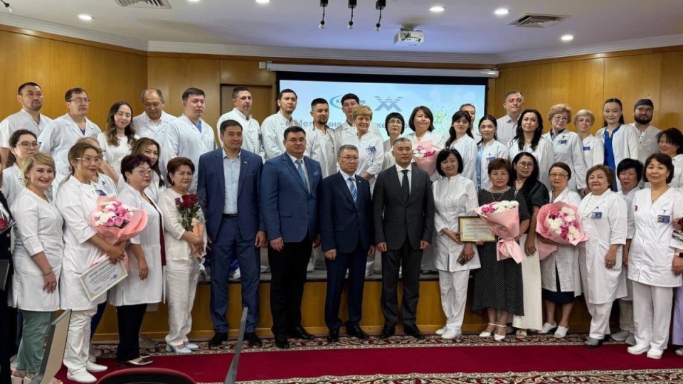 Қазақмыс медицина қызметкерлерін кәсіби мерекесімен құттықтады
