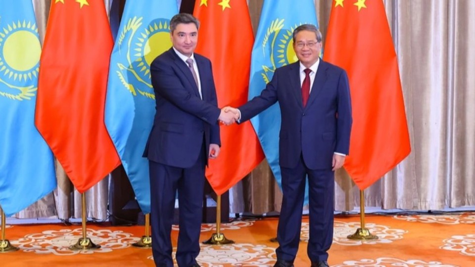 Олжас Бектенов ҚХР Мемлекеттік кеңесінің Премьерімен кездесіп, бірқатар мәселені талқылады
