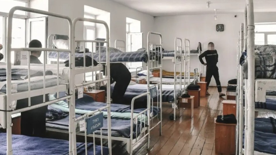 Александр Пак 10 жылға сотталды: Ең төменгі қауіпсіздік колониясындағы тәртіп қандай?