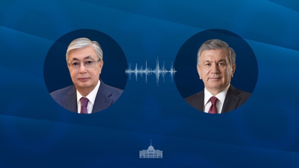 Тоқаев пен Мирзиёев қазақ-өзбек қатынастарының дамуын талқылады
