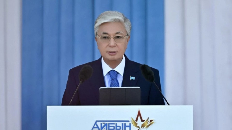 Президент 1 шілдеден бастап Конституцияның жаңа кезеңі басталатынын айтты
