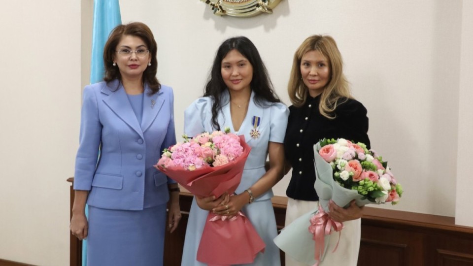 Әйгілі шахматшы Бибісара Асаубаева ІІ дәрежелі «Барыс» орденімен наградталды