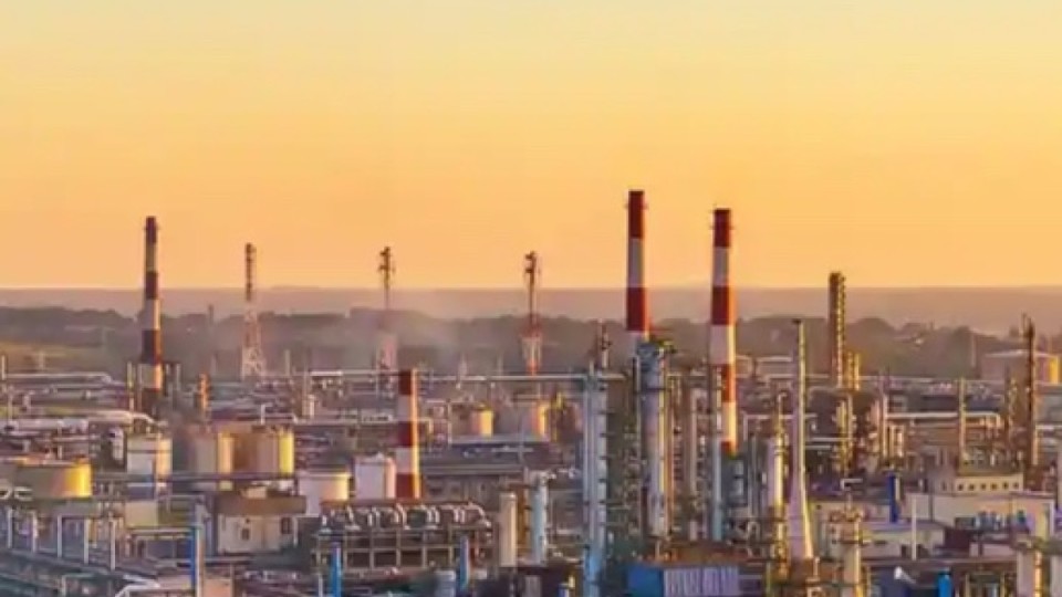Украина Ярославльдағы ірі мұнай өңдеу зауытына дрондармен шабуыл жасады
