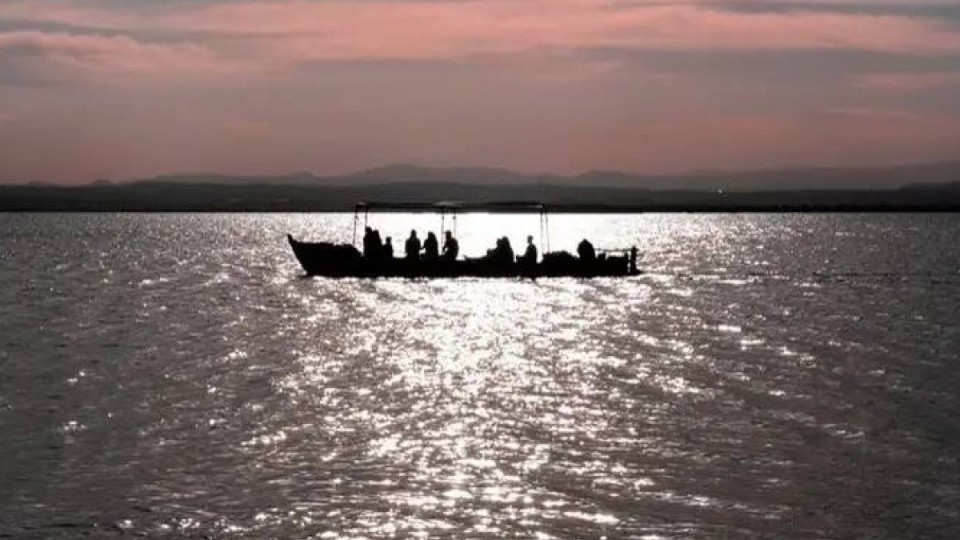 Вьетнамда туристер мінген қайық аударылып, 15 адам көз жұмды