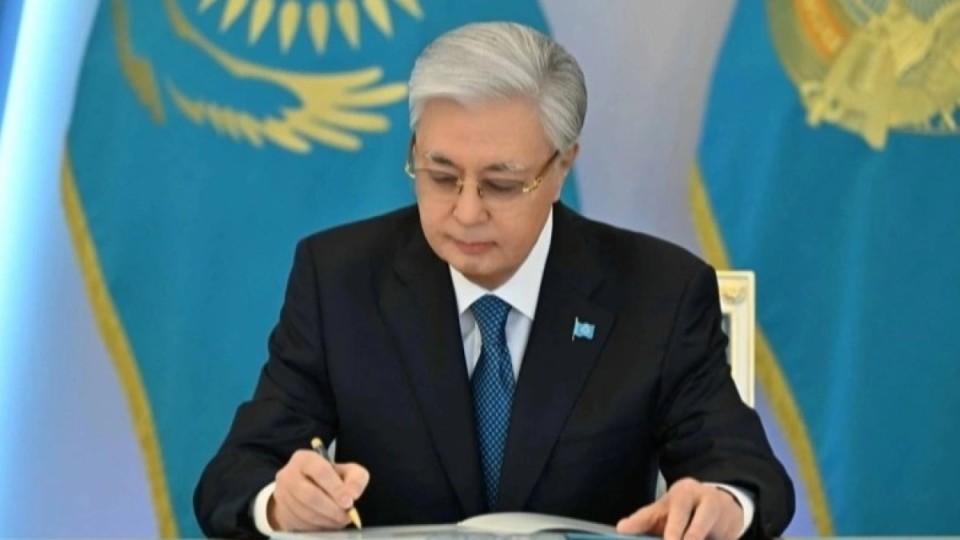 Мәслихатқа жаңа өкілеттік берілді: Тоқаев заңға қол қойды