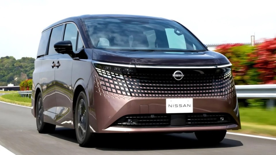 Toyota Alphard-тың дәуірі бітті: Жапония 16 жылдан кейін жаңа үлгідегі Nissan Elgrand 2026 көлігін таныстырды