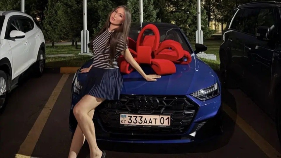 "245 аттың күші бар": Мөлдір Мұқанның қызына сыйлаған Audi A7 көлігі қанша тұрады?