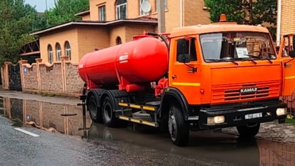 Астанада бірқатар көшені су басты: әкімдік су сору жұмыстарын жүргізіп жатыр