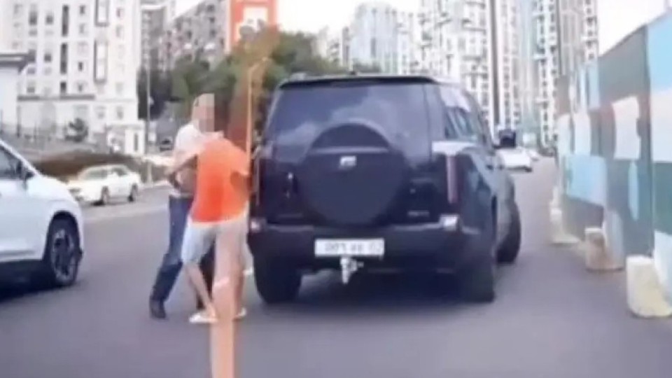 Соққыға жығып, есінен тандырған: Алматыда резонанс тудырған видеодағы жүргізуші ұсталды