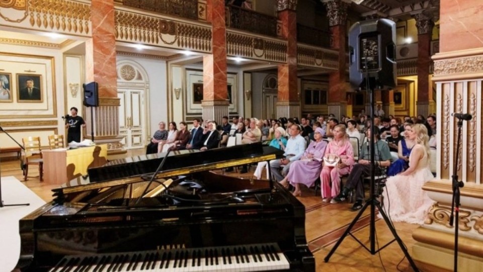 Ермек Серкебаев – 100 жыл: Әншінің өмірі мен шығармашылығы туралы кітап таныстырылды