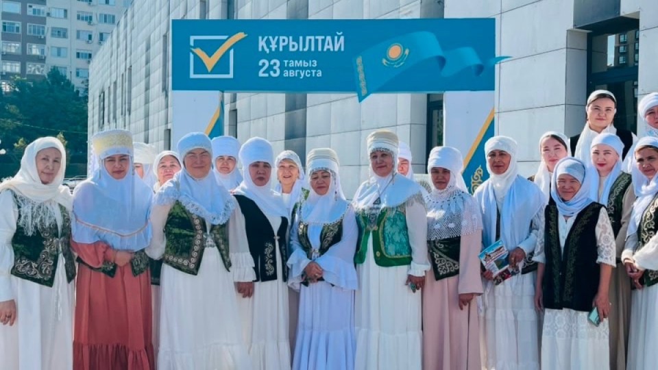 Шымкентте ақ жаулықты әжелер сайлауда өз таңдауын жасады