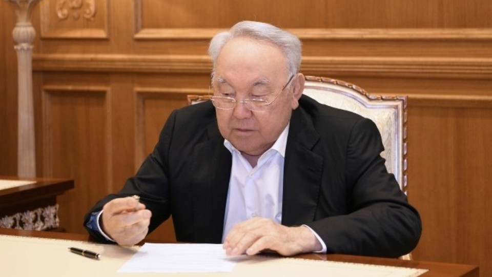 Нұрсұлтан Назарбаев денсаулығына байланысты үйінде дауыс берді