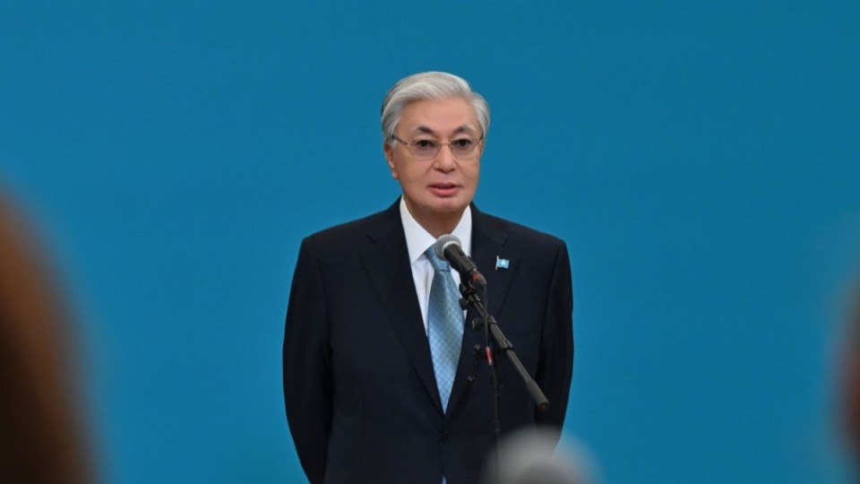 Тоқаев: Ер адамдардың бір-бірін сүйіп амандасуы біздің дәстүрімізде болмаған