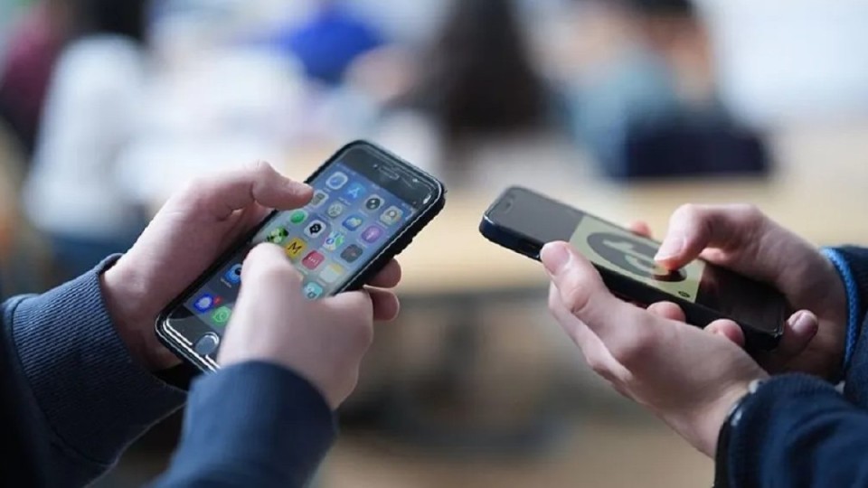 Елімізде 16 жасқа толмаған балалардың әлеуметтік желіге тіркелуіне заң арқылы тыйым салынуы мүмкін