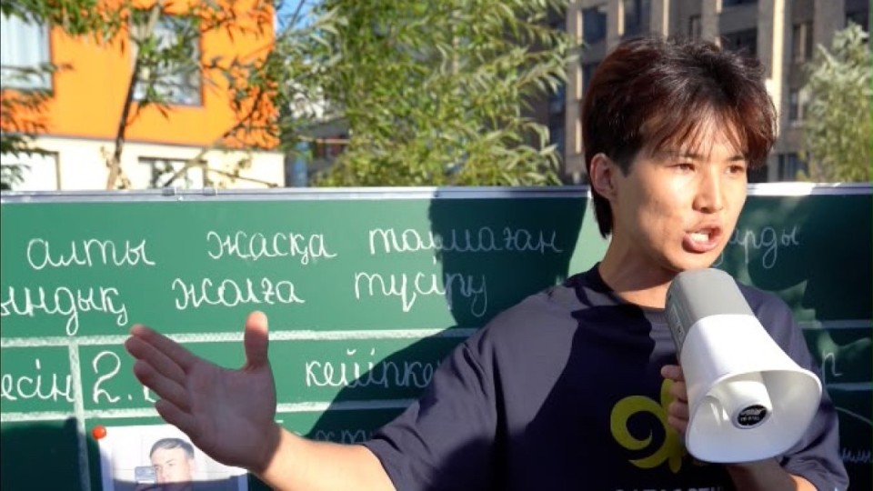 «Маған пәк қыз керек»: Астанада Жаңа адамдар екі әлеуетті педофилді әшкереледі