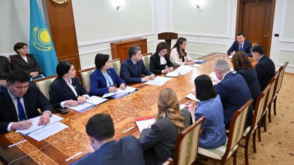 Балаларға қарсы аса ауыр қылмыстар саны 45%-ға төмендеді – Ерлан Қарин кеңес өткізді