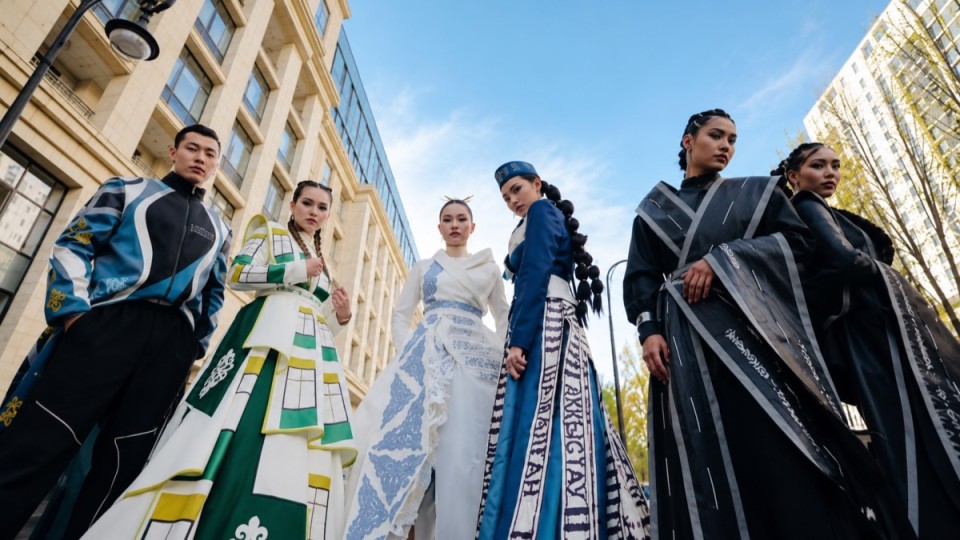 Жаңа адамдар фэшн-перформанс арқылы Қазақстанның жетістіктерін таныстырды