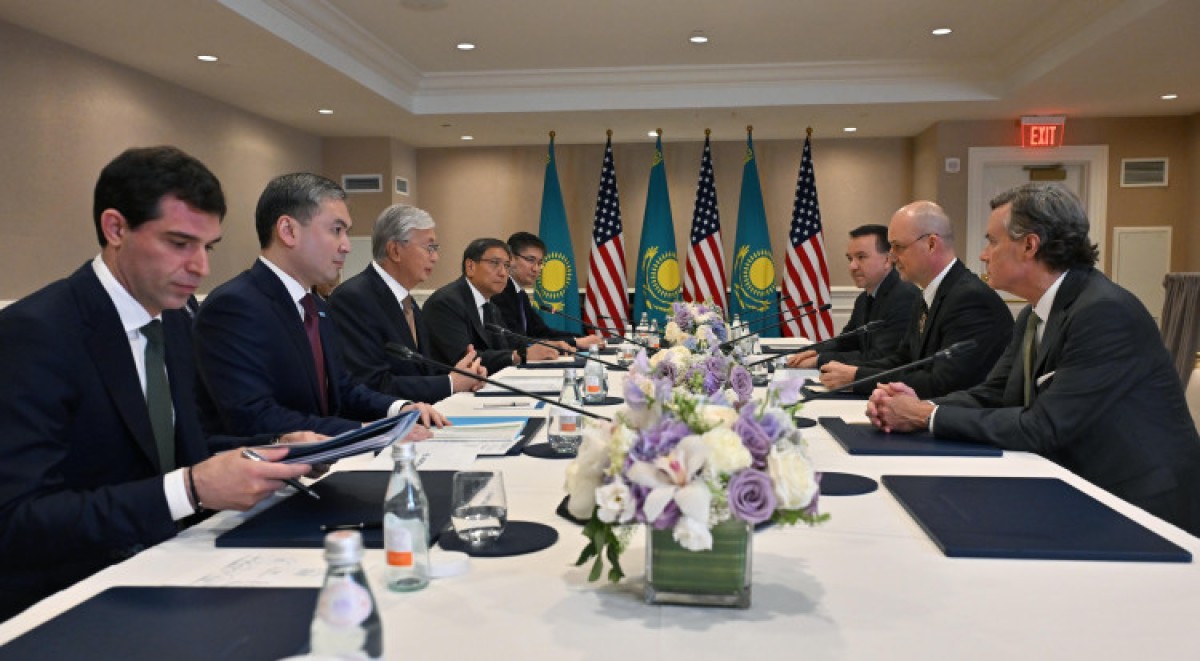 Қасым-Жомарт Тоқаевтың John Deere компаниясының ТМД және Орталық Азия елдері бойынша президенті Чабо Лейкомен кездесу сәтінен IMAGE: © Ақорда баспасөз қызметі