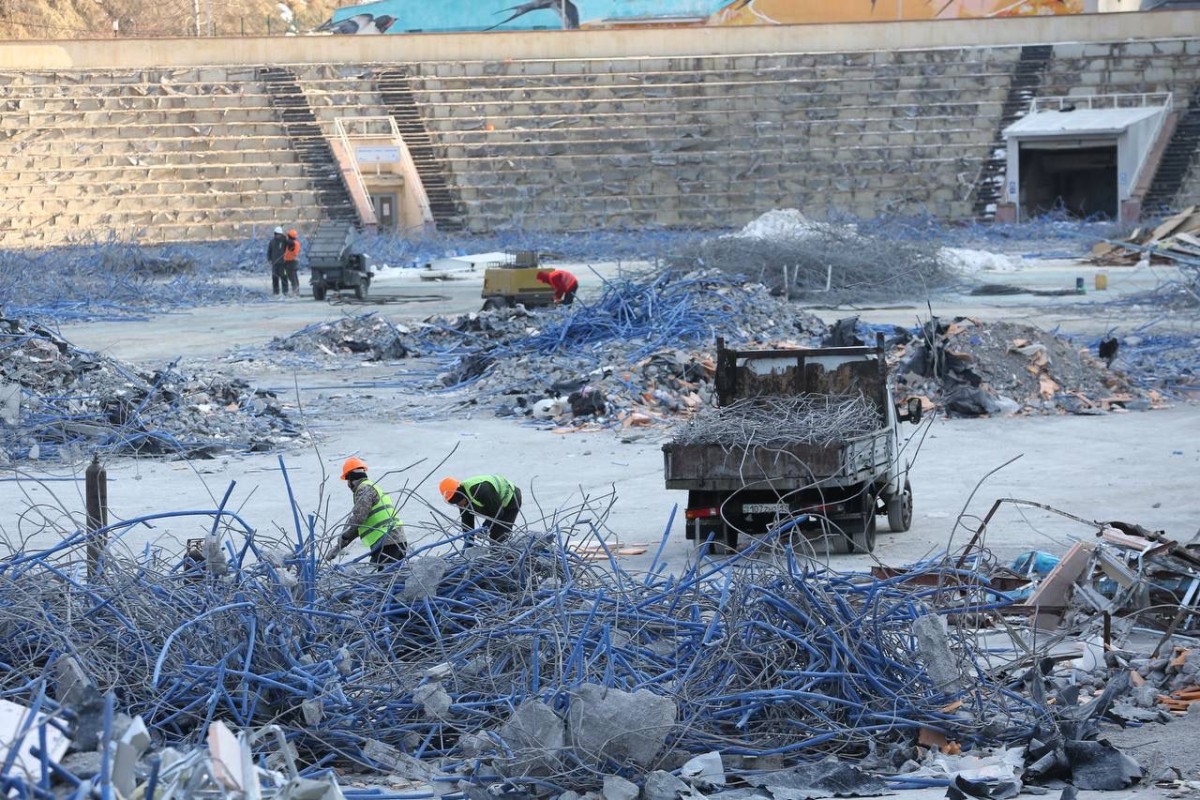 Шығыс бөлігіндегі қонақ үй қайта жөнделіп, батыс трибунада демалыс аймағы мен кофеханалар ашылады. Сонымен қатар, жерасты автотұрақтың үстінде «SUN-DECK» деп аталатын ашық демалыс кеңістігі салынбақ.