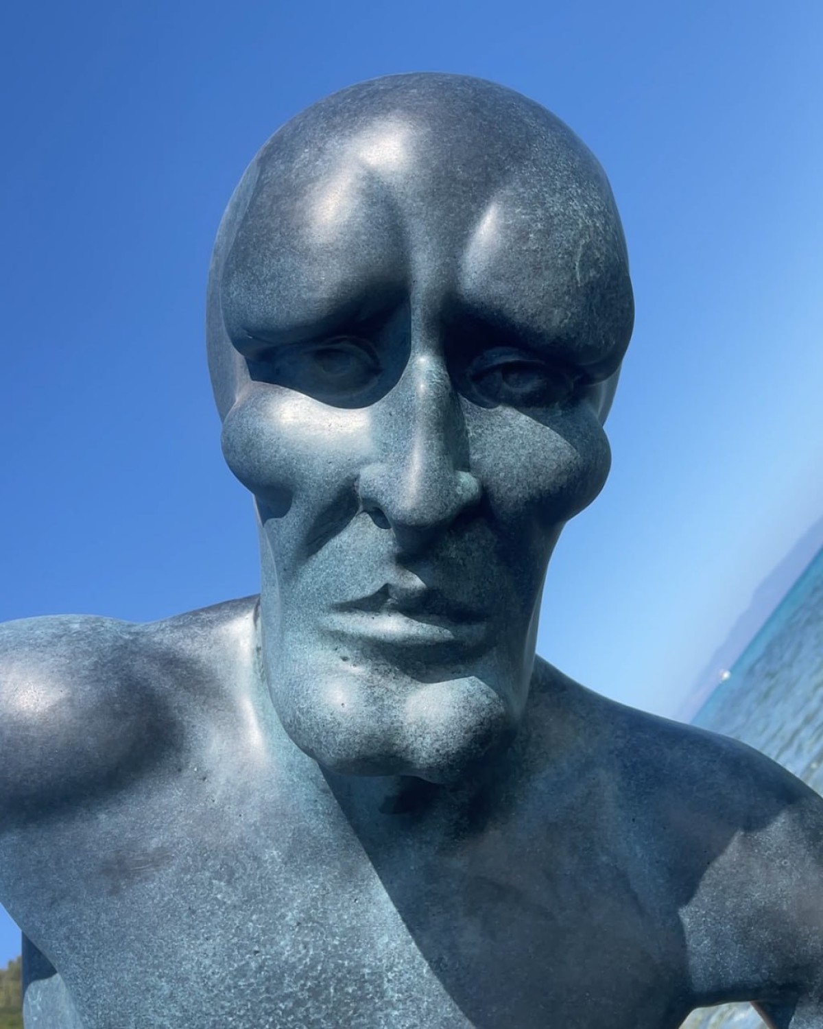 Ал суретші оның сымбатты да әдемі нұсқасын соғыпты.